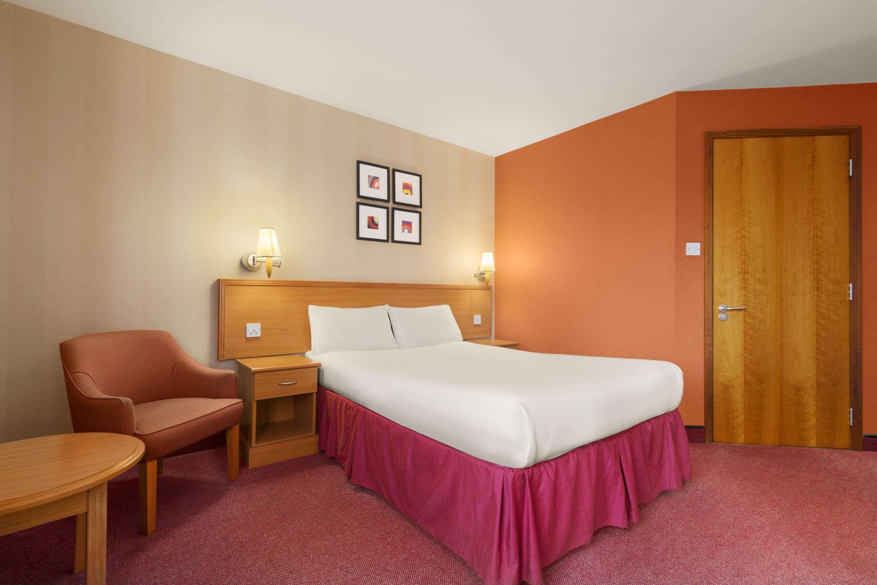 Days Inn Stevenage North Baldock Dış mekan fotoğraf