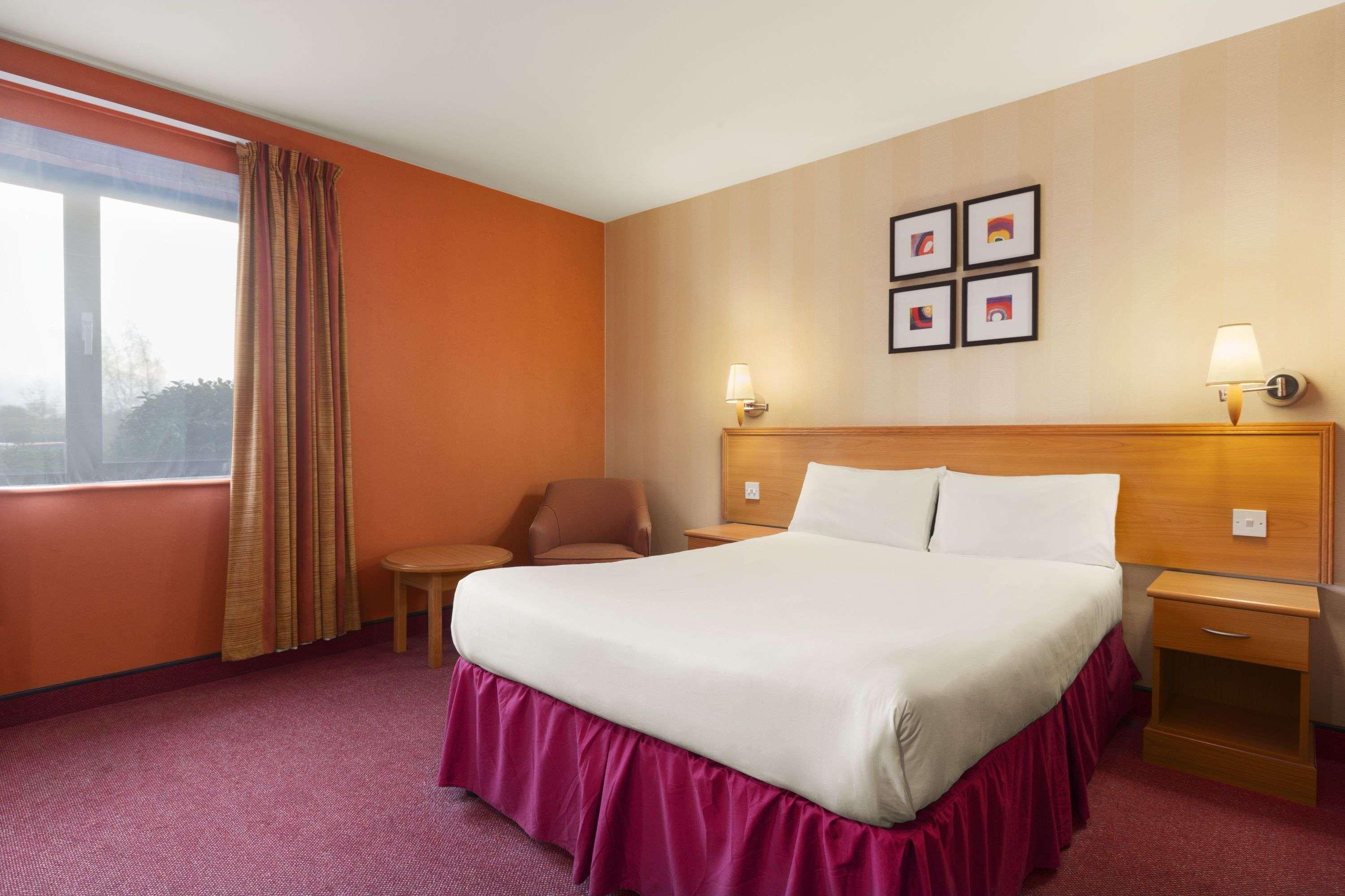 Days Inn Stevenage North Baldock Dış mekan fotoğraf