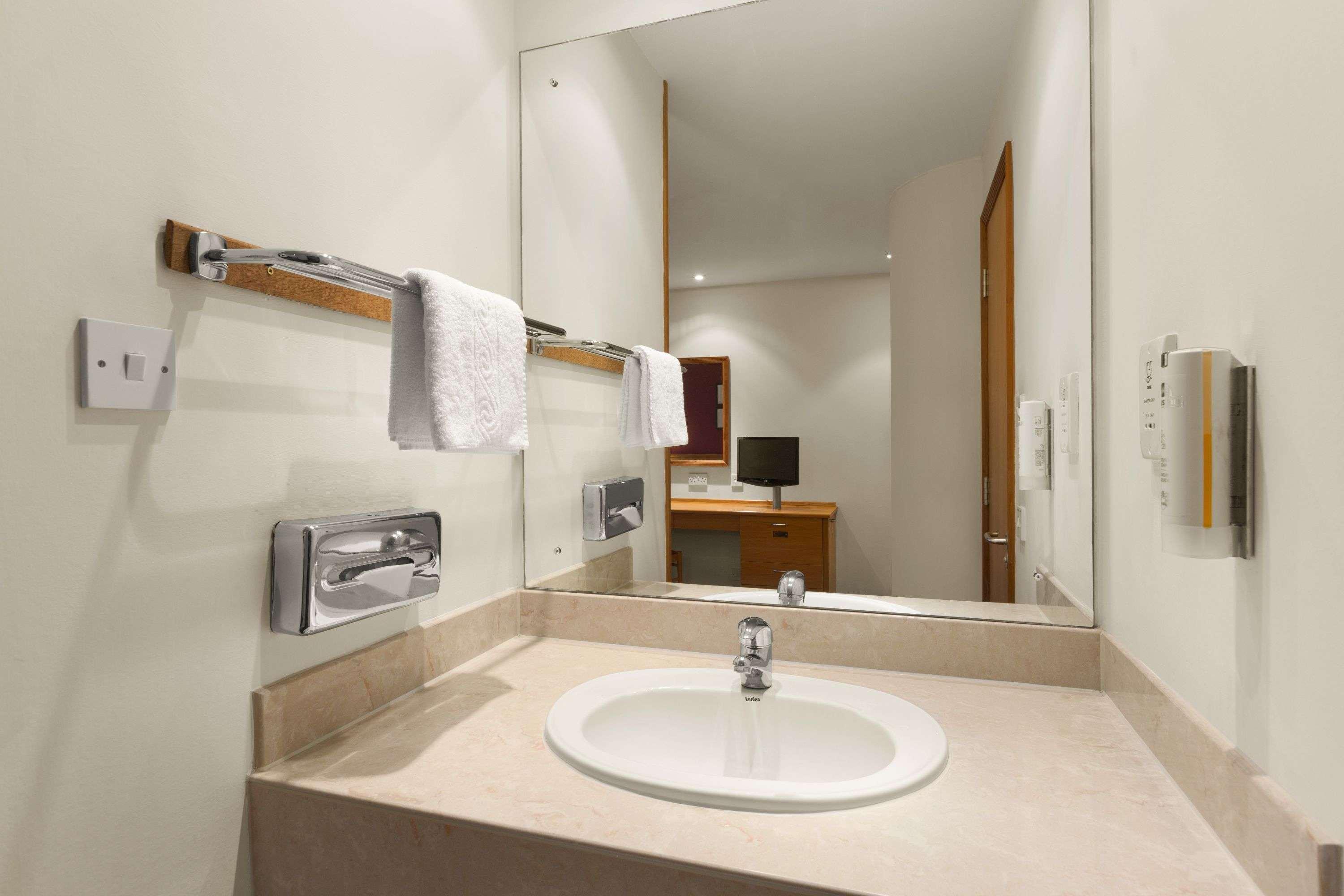 Days Inn Stevenage North Baldock Dış mekan fotoğraf
