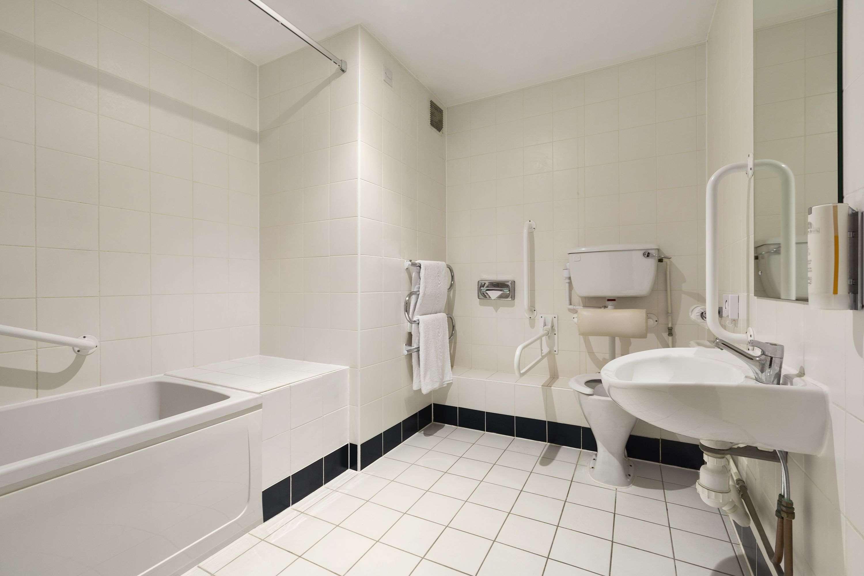 Days Inn Stevenage North Baldock Dış mekan fotoğraf