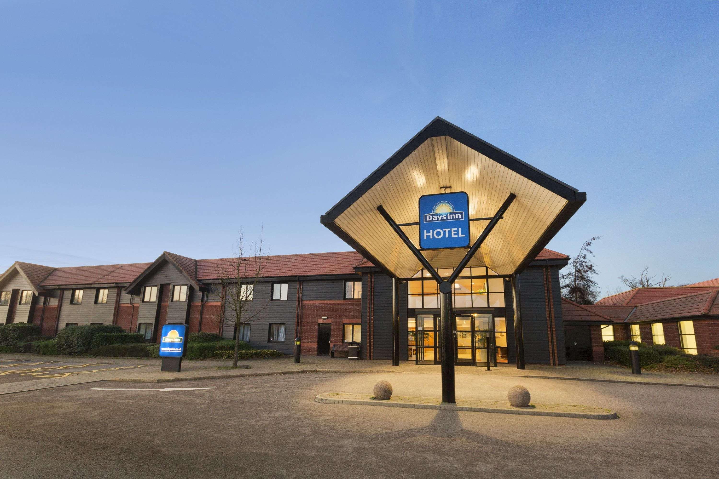 Days Inn Stevenage North Baldock Dış mekan fotoğraf