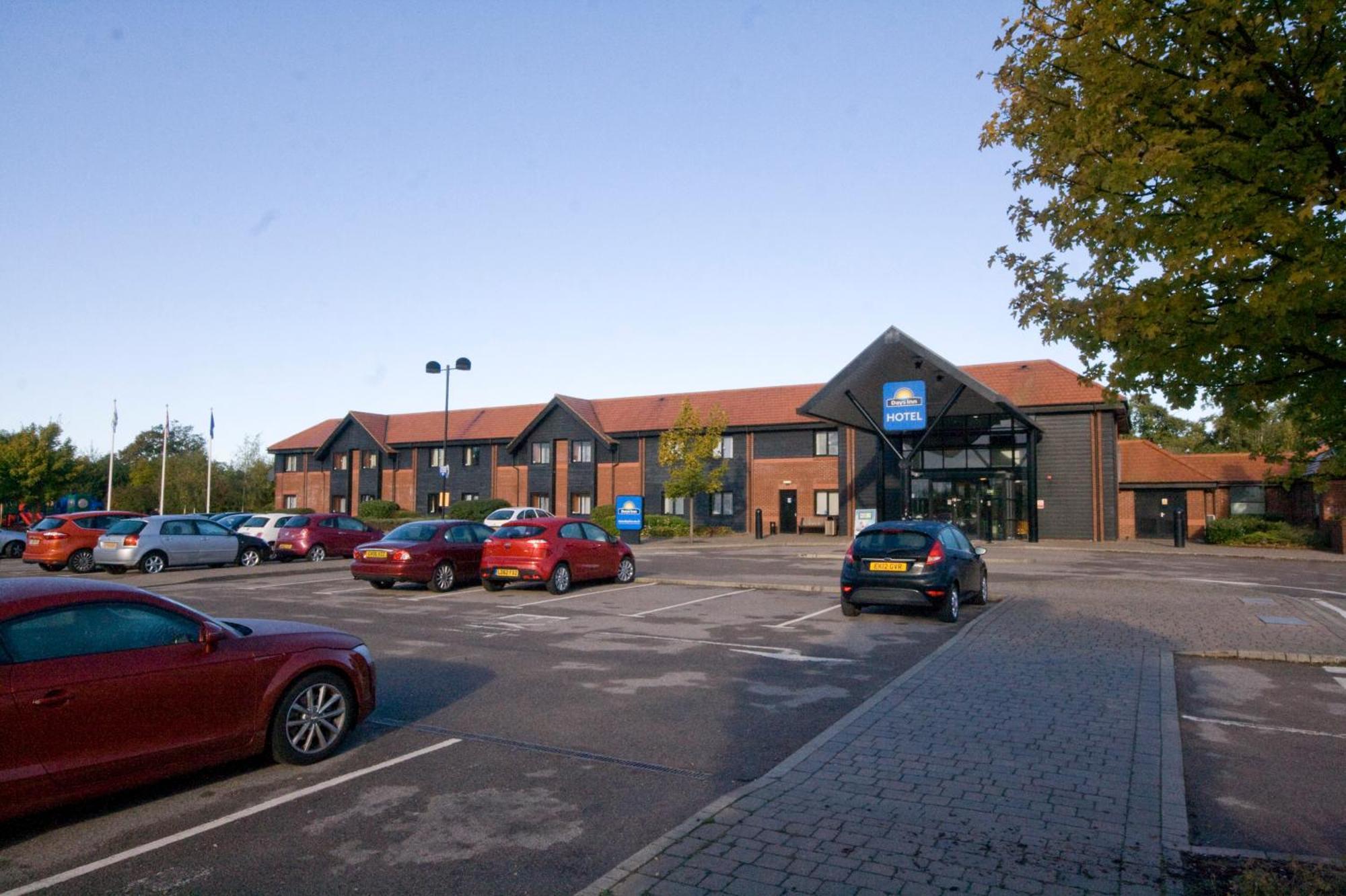 Days Inn Stevenage North Baldock Dış mekan fotoğraf