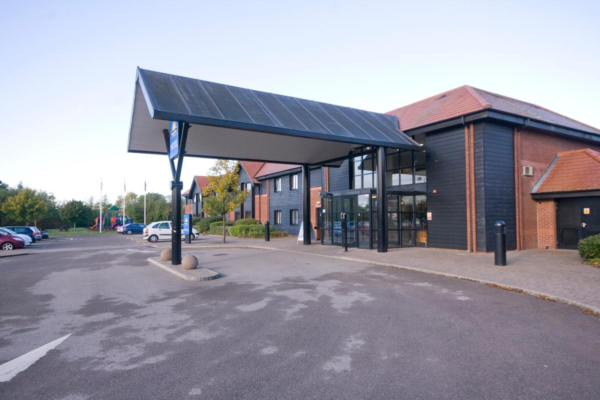 Days Inn Stevenage North Baldock Dış mekan fotoğraf