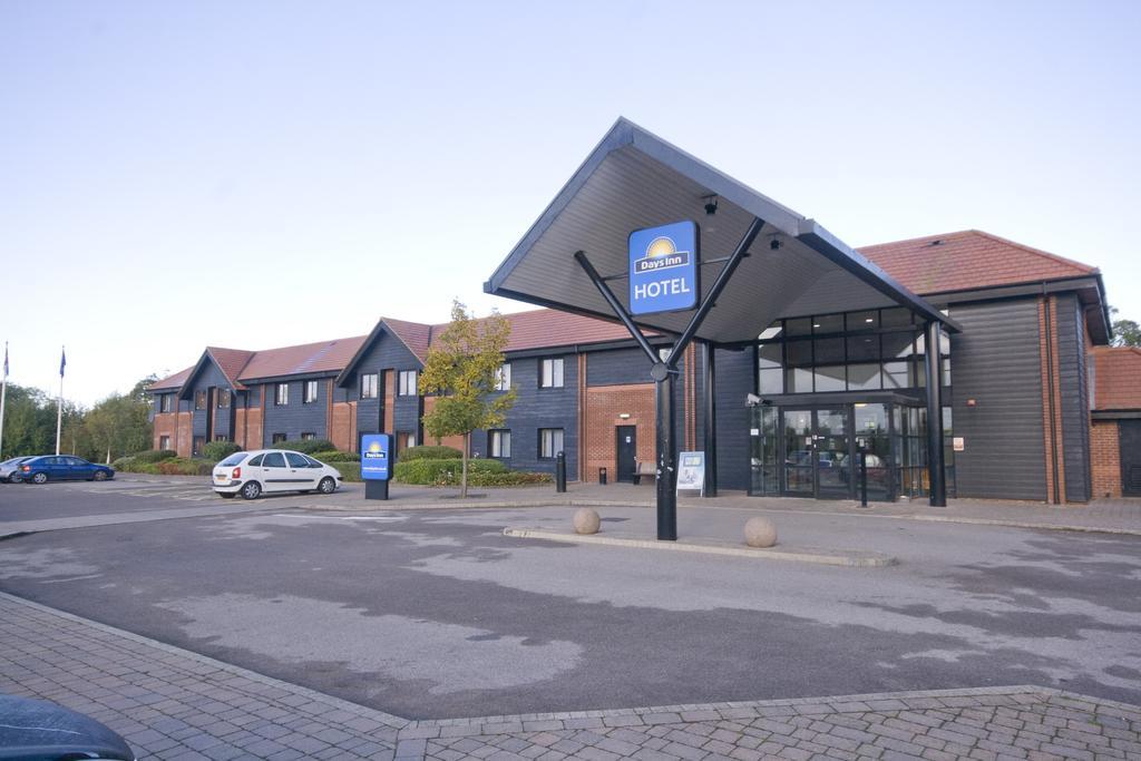Days Inn Stevenage North Baldock Dış mekan fotoğraf